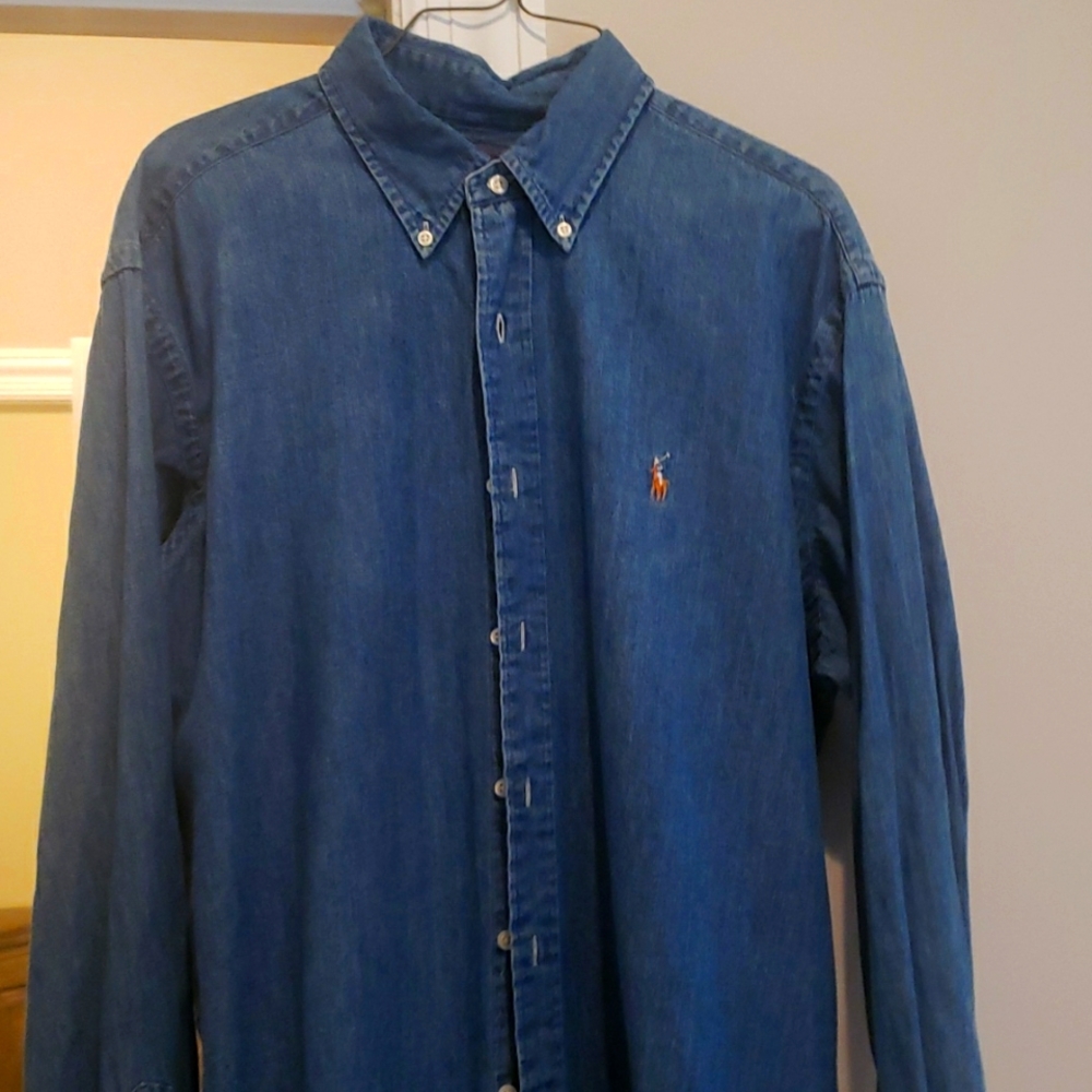 Nearly new men's classic fit denim button down shirt by Ralph Lauren, size Large